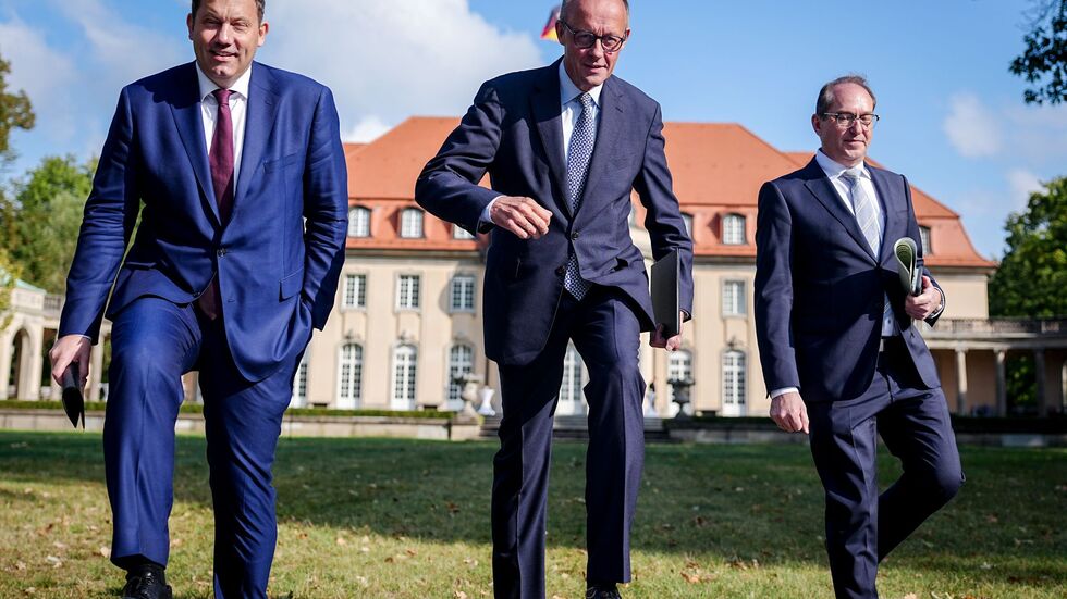 Merz, Vizekanzler Klingbeil und Innenminister Dobrindt traten gemeinsam vor die Presse. Merz, Vizekanzler Klingbeil und Innenminister Dobrindt traten gemeinsam vor die Presse.