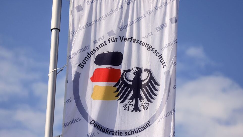 Der Verfassungsschutz hat die Aufgabe, die Demokratie zu schützen. Der Hauptsitz der Behörde ist in Köln. (Symbolbild) Der Verfassungsschutz hat die Aufgabe, die Demokratie zu schützen. Der Hauptsitz der Behörde ist in Köln. (Symbolbild)