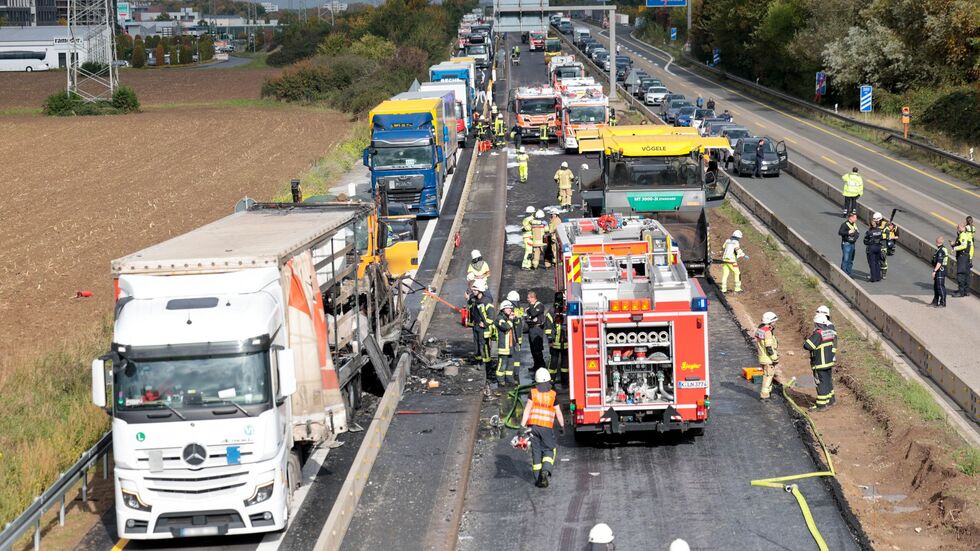Die A59 wurde zunächst in beide Richtungen gesperrt.