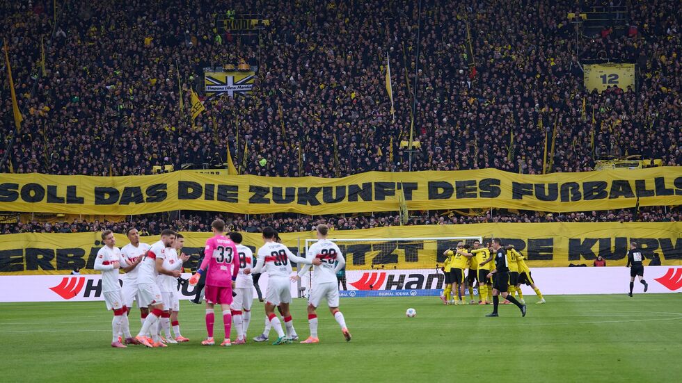 Auch in Dortmund protestierten die Fans: «Soll das die Zukunft des Fußballs sein?» Auch in Dortmund protestierten die Fans: «Soll das die Zukunft des Fußballs sein?»