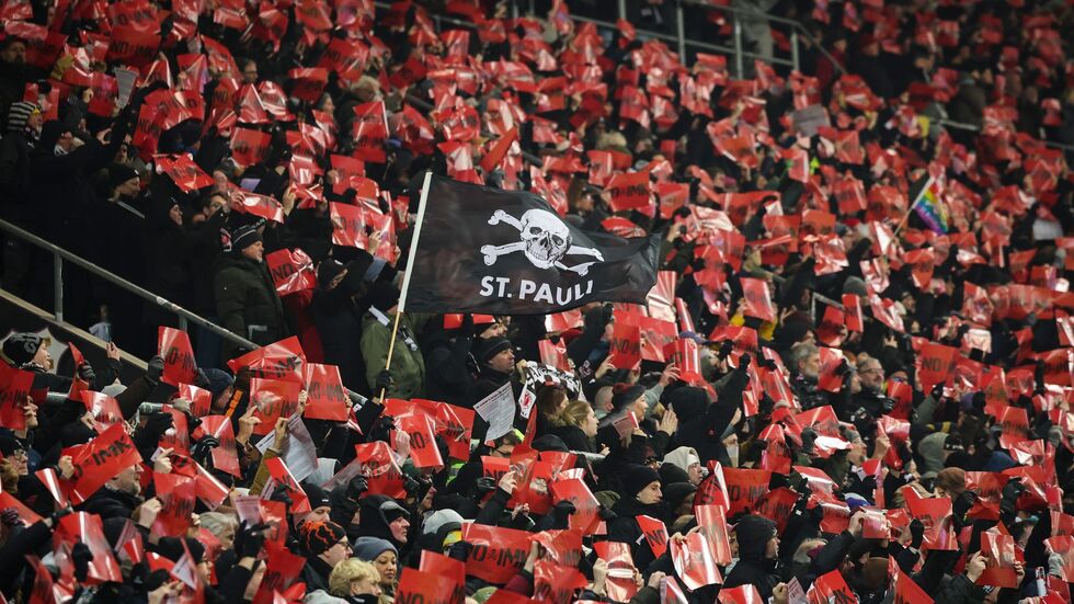 Fanproteste beim Spiel FC St. Pauli - 1. FC Union Berlin.