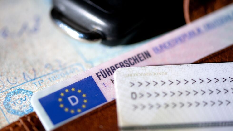 Die Bundeswehr wirbt mit einem satten Zuschuss zum Führerschein um Nachwuchs. Führerscheine kosten mittlerweile 4.000 Euro und mehr.  Die Bundeswehr wirbt mit einem satten Zuschuss zum Führerschein um Nachwuchs. Führerscheine kosten mittlerweile 4.000 Euro und mehr.