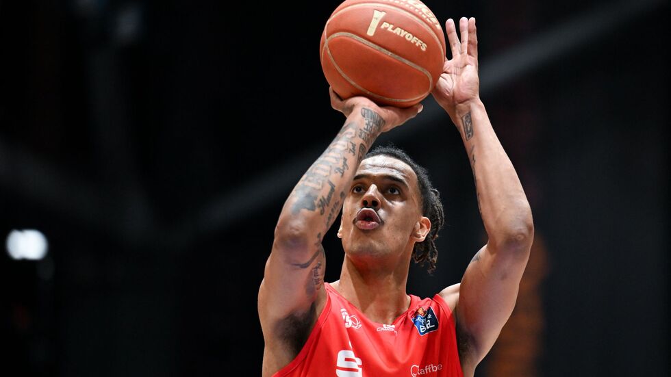 Der starke Kevin Yebo führte die Bundesliga-Basketballer der Niners Chemnitz zum Auswärtssieg in Heidelberg. 