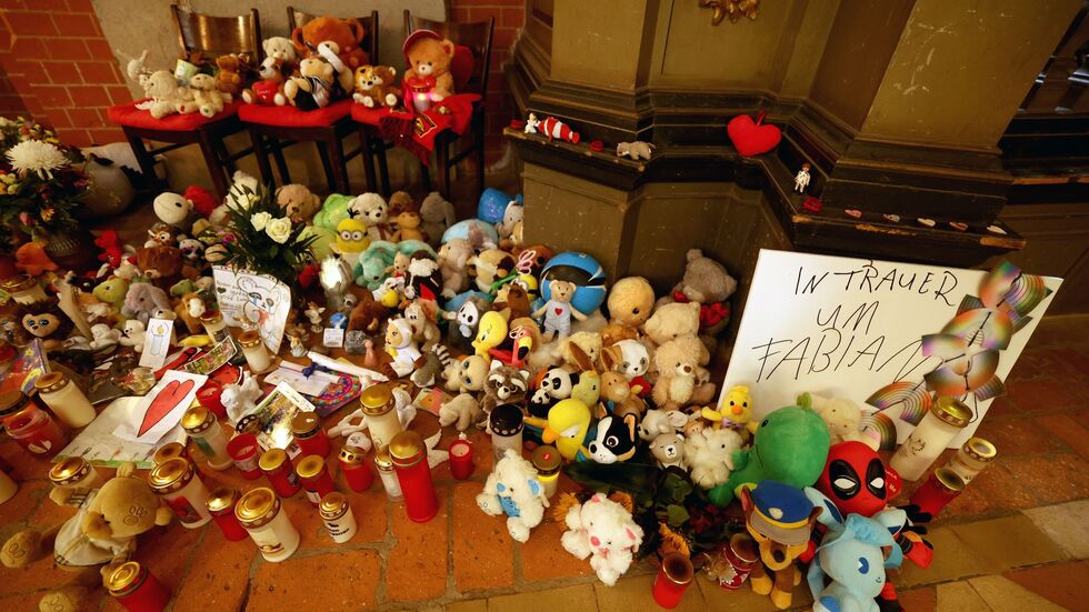 Vier Wochen nach dem gewaltsamen Tod des achtjährigen Fabians gibt es eine Tatverdächtige. (Archivbild) Vier Wochen nach dem gewaltsamen Tod des achtjährigen Fabians gibt es eine Tatverdächtige. (Archivbild)