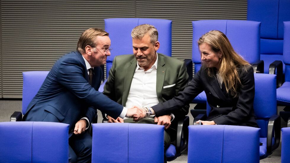 Die drei SPD-Verteidigungsexperten schrieben gemeinsam der Fraktion.  Die drei SPD-Verteidigungsexperten schrieben gemeinsam der Fraktion.