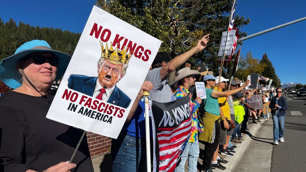 Kritiker werfen US-Präsident Donald Trump vor, zu viel Macht an sich zu reißen.