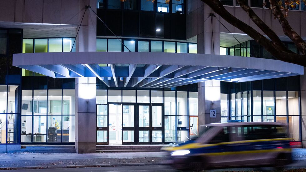 Ein Haftrichter des Amtsgerichts Tiergarten erließ am Sonntag Haftbefehl. Ein Haftrichter des Amtsgerichts Tiergarten erließ am Sonntag Haftbefehl.