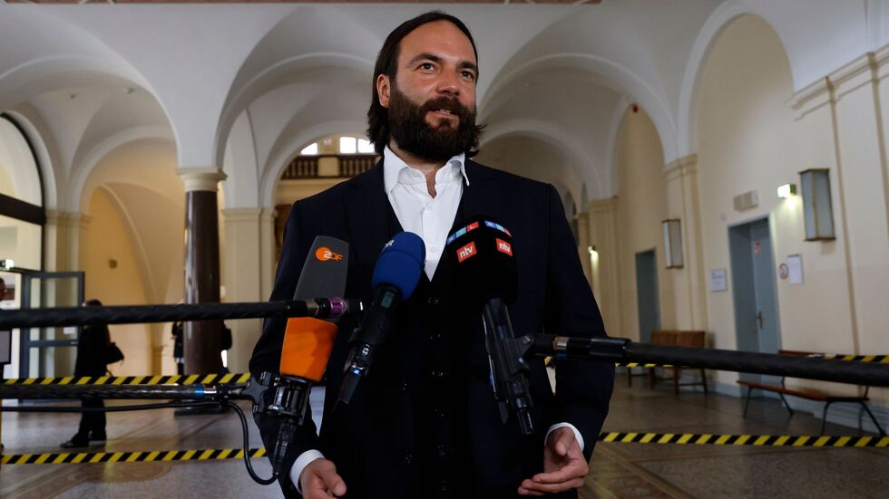 Blocks Verteidiger Ingo Bott gibt am Rande des Prozesses ein Statement ab. Blocks Verteidiger Ingo Bott gibt am Rande des Prozesses ein Statement ab.