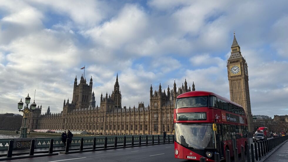 Die roten Doppeldeckerbusse sind aus dem Londoner Stadtbild nicht wegzudenken. (Archivbild) Die roten Doppeldeckerbusse sind aus dem Londoner Stadtbild nicht wegzudenken. (Archivbild)