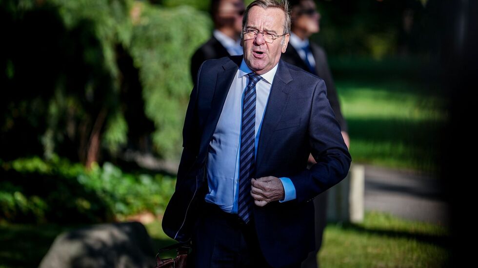 Verteidigungsminister Pistorius dringt darauf, sich an den vereinbarten Zeitplan zu halten. (Archivbild) Verteidigungsminister Pistorius dringt darauf, sich an den vereinbarten Zeitplan zu halten. (Archivbild)