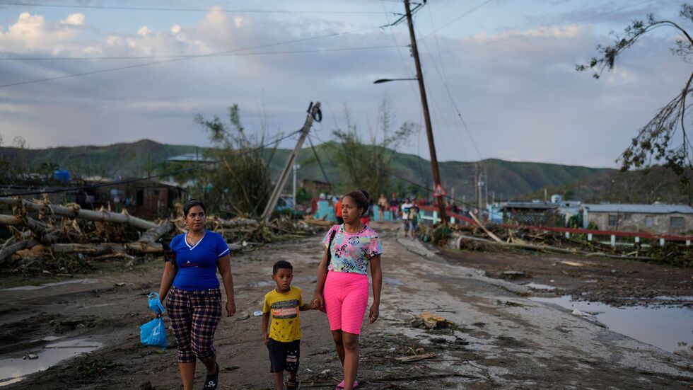 Auf Jamaika zerstörte der Sturm Häuser und riss zahlreiche Bäume und Strommasten um.