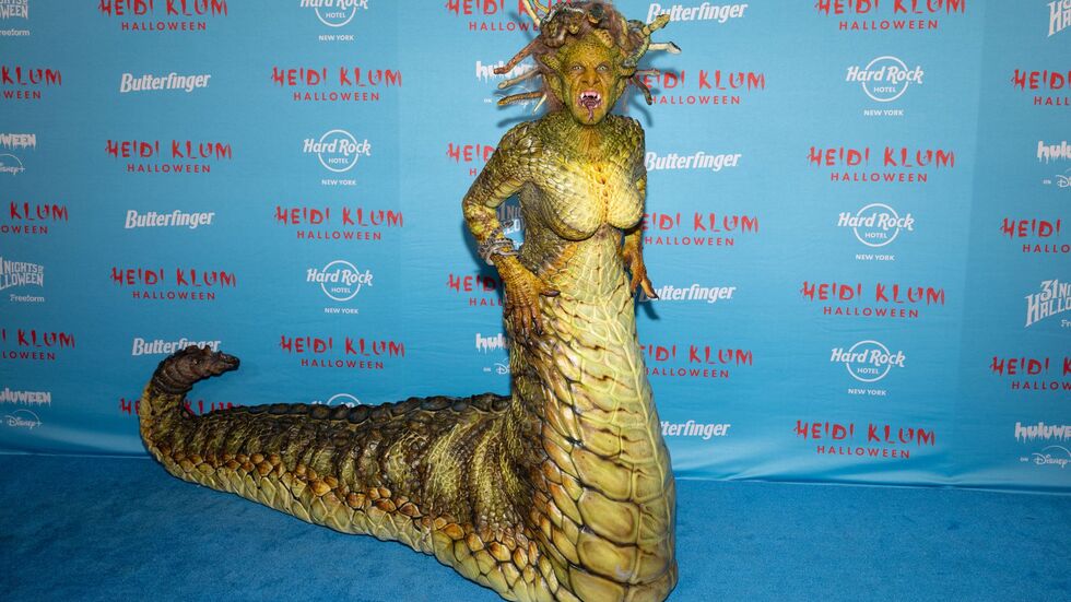 In diesem Jahr kündigte sie ein sehr hässliches Kostüm an. In diesem Jahr kündigte sie ein sehr hässliches Kostüm an.