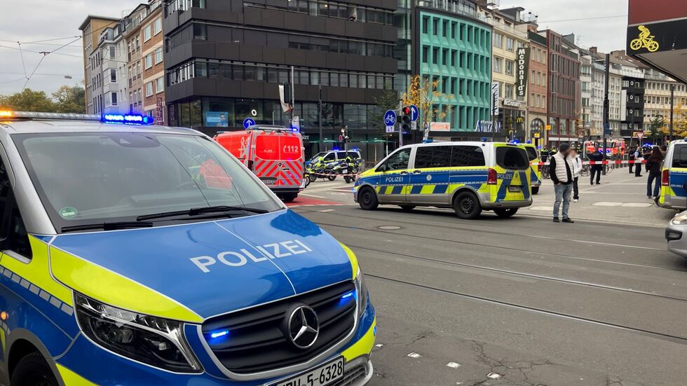 Die Polizei ist zu einem größeren Einsatz ausgerückt. Die Polizei ist zu einem größeren Einsatz ausgerückt.