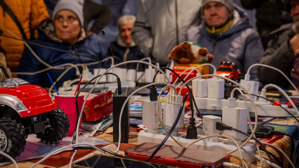 Russische Luftangriffe haben in mehreren Regionen der Ukraine die Stromversorgung unterbrochen.