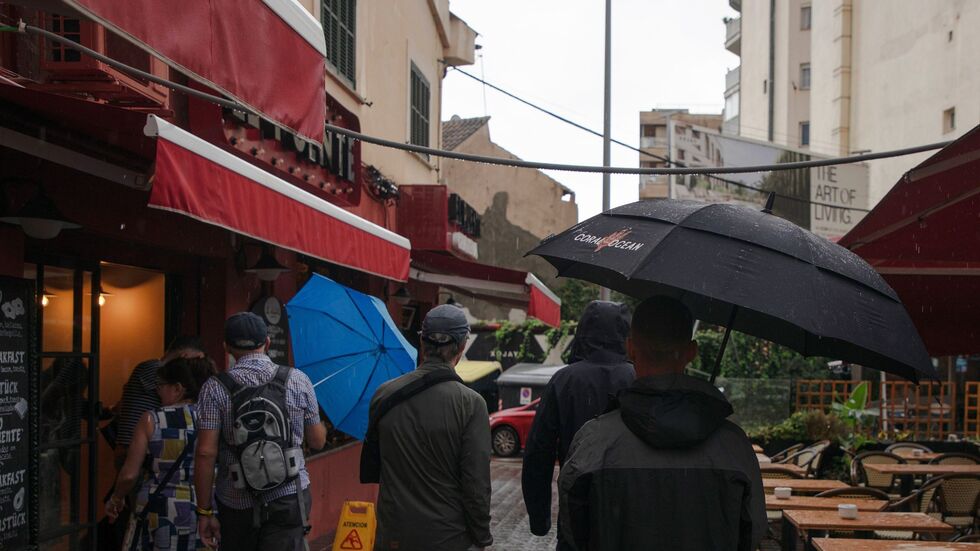 Auch Touristen bekamen das schlechte Wetter zu spüren.