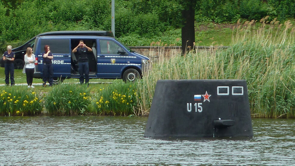 Polizei und Ordnungsamt ratlos über U-Boot-Attrappe