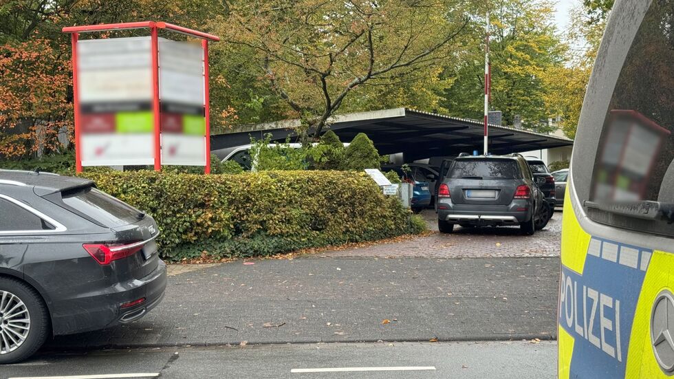 Großeinsatz der Polizei an Berufskolleg: Eine Schülerin wurde mit einem Messer angegriffen Großeinsatz der Polizei an Berufskolleg: Eine Schülerin wurde mit einem Messer angegriffen