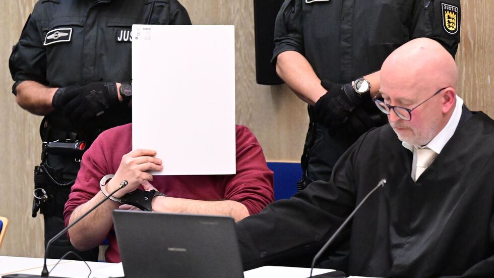 Für den Angeklagten las sein Verteidiger Uwe Kosmala eine Erklärung vor. Für den Angeklagten las sein Verteidiger Uwe Kosmala eine Erklärung vor.