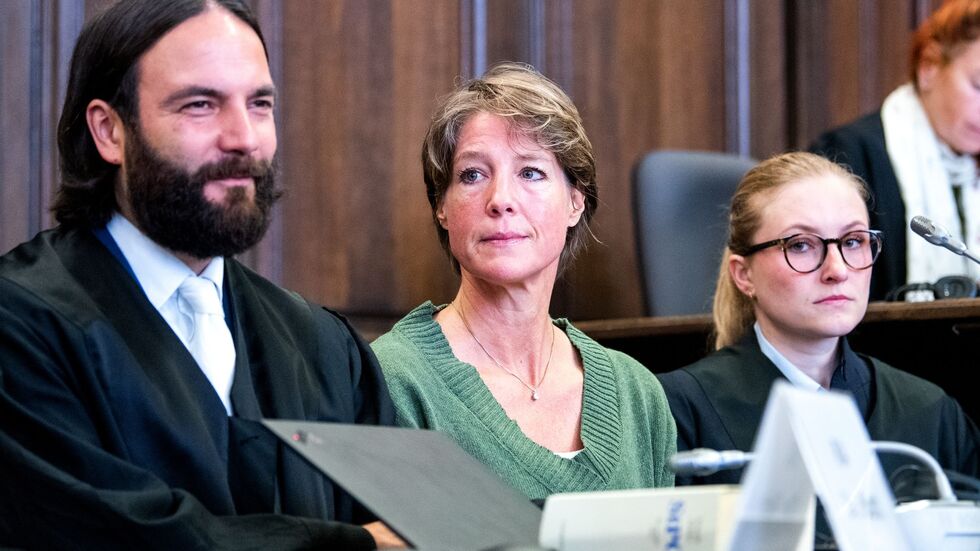 Christina Block bittet das Gericht, ihre Tochter nicht in öffentlicher Sitzung anzuhören. Christina Block bittet das Gericht, ihre Tochter nicht in öffentlicher Sitzung anzuhören.