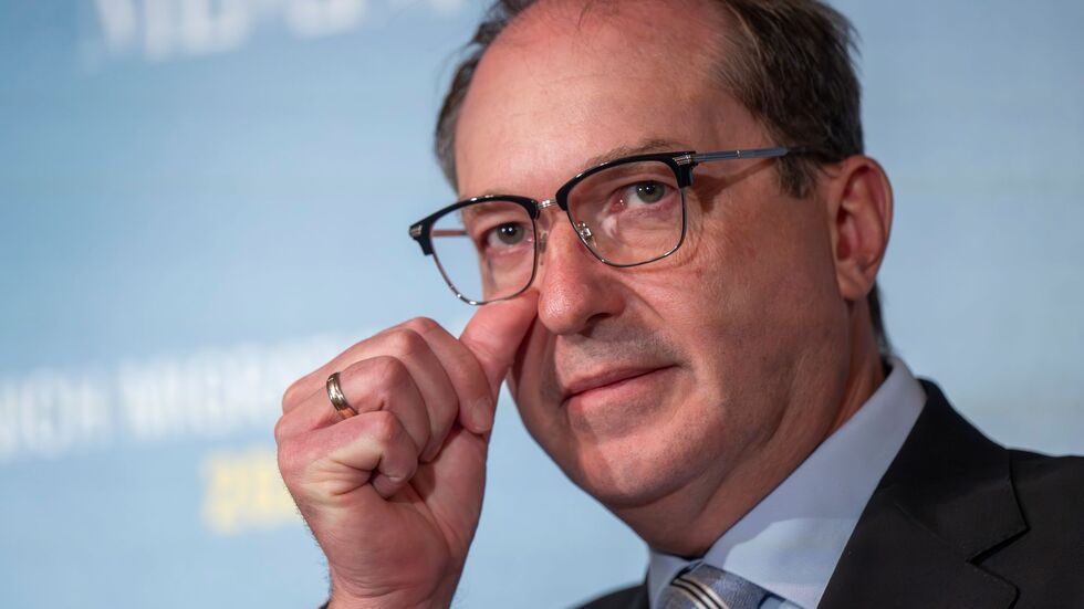 Bundesinnenminister Alexander Dobrindt will beim Thema Migration weiter Druck machen und die europäische Asylpolitik «schärfen und härten» - konkrete Ergebnisse gab es beim Treffen mit seinen Amtskollegen in München aber keine. Bundesinnenminister Alexander Dobrindt will beim Thema Migration weiter Druck machen und die europäische Asylpolitik «schärfen und härten» - konkrete Ergebnisse gab es beim Treffen mit seinen Amtskollegen in München aber keine.