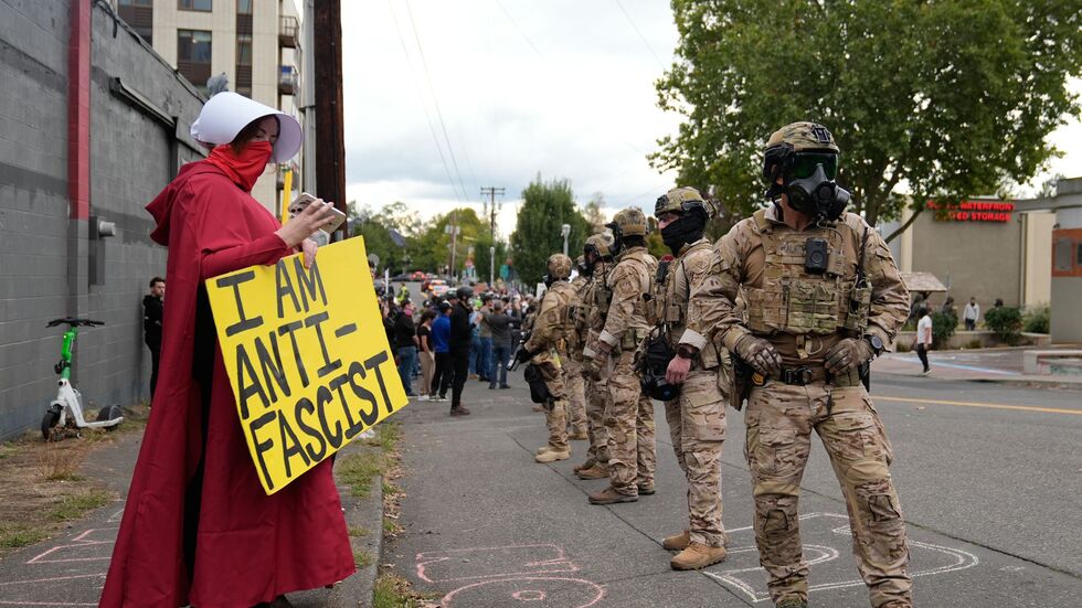 Gegen den Einsatz von Bundesbeamten in Chicago gibt es erhebliche Proteste.