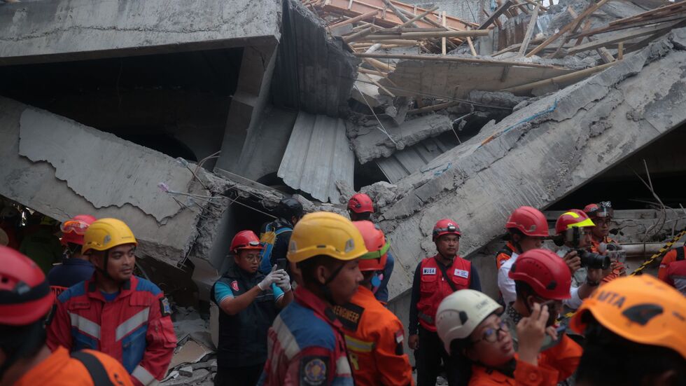 Das Gebäude war innerhalb von Sekunden eingestürzt. Das Gebäude war innerhalb von Sekunden eingestürzt.