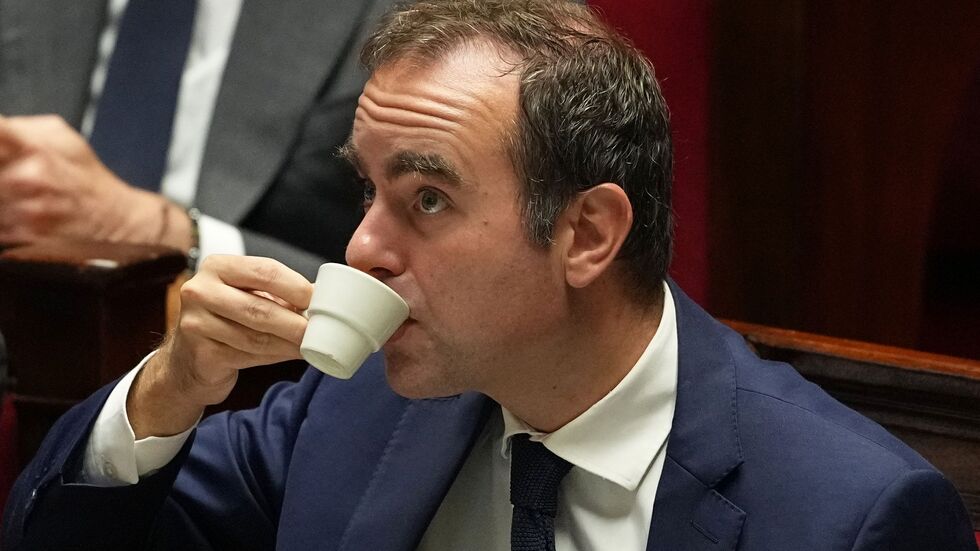 Die beiden Misstrauensanträge gegen die Regierung von Premier Lecornu sind gescheitert. Die beiden Misstrauensanträge gegen die Regierung von Premier Lecornu sind gescheitert.