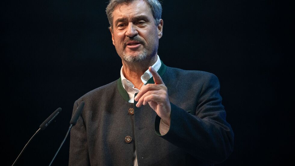 An der Wehrpflicht führt kein Weg vorbei, meint nicht nur der CSU-Chef. An der Wehrpflicht führt kein Weg vorbei, meint nicht nur der CSU-Chef.