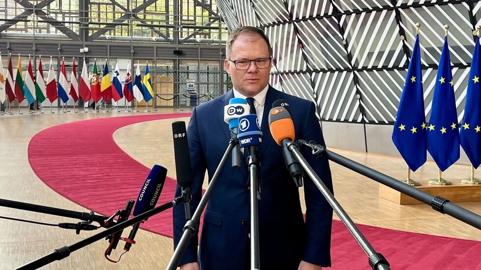 War bis zum frühen Morgen in Brüssel für stundenlange Verhandlungen: Umweltminister Carsten Schneider (SPD). War bis zum frühen Morgen in Brüssel für stundenlange Verhandlungen: Umweltminister Carsten Schneider (SPD).