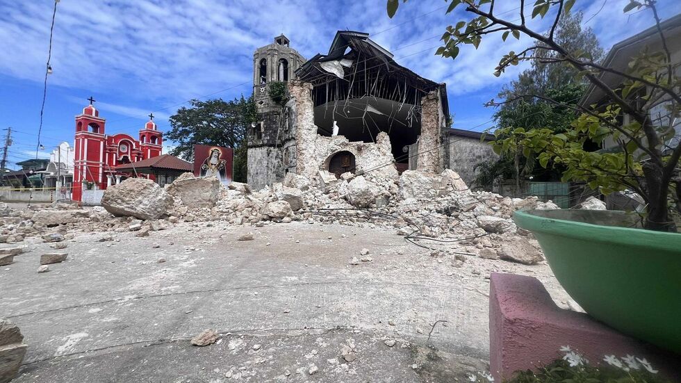 Auch Kirchen sind bei den Erdstößen eingestürzt. Auch Kirchen sind bei den Erdstößen eingestürzt.