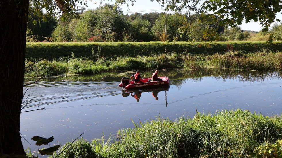 Einsatzkräfte suchten weiter nach dem vermissten Kind.  Einsatzkräfte suchten weiter nach dem vermissten Kind.