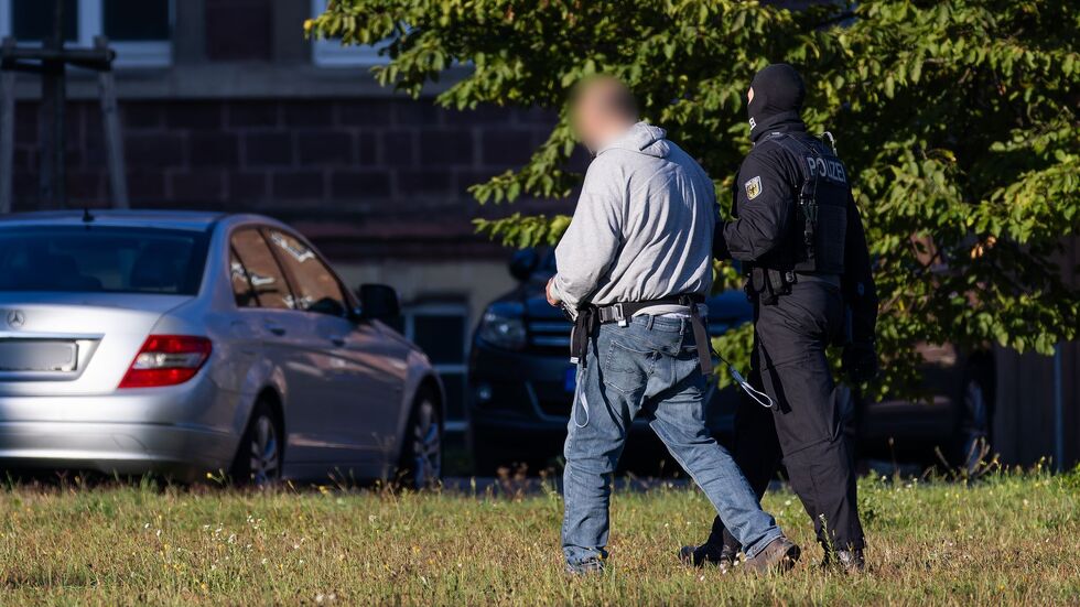 Der Waffenfund in Wien steht im Zusammenhang mit den Ermittlungen zu den Festnahmen in Berlin. (Archivbild) Der Waffenfund in Wien steht im Zusammenhang mit den Ermittlungen zu den Festnahmen in Berlin. (Archivbild)
