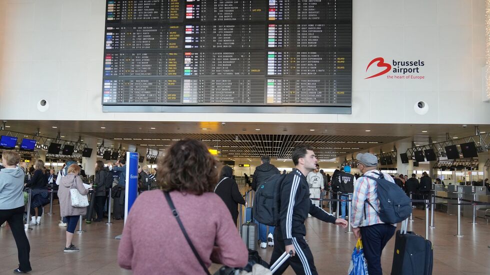 Am Dienstagabend kam der Flugbetrieb am Brüsseler Flughafen wegen Drohnen zweimal zum Erliegen. Am Dienstagabend kam der Flugbetrieb am Brüsseler Flughafen wegen Drohnen zweimal zum Erliegen.
