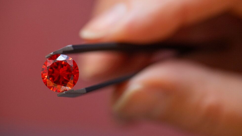 Laut Bestatterverband geht es vor allem darum, den Verstorbenen näher bei sich zu behalten. (Archivbild) Laut Bestatterverband geht es vor allem darum, den Verstorbenen näher bei sich zu behalten. (Archivbild)