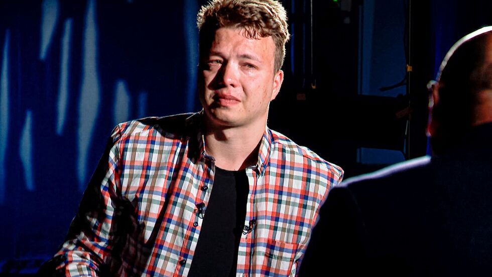 Der belarussische Blogger Roman Protassewitsch soll schon bei seiner Festnahme in einem in Minsk zur Landung gezwungenen Flugzeug für den Geheimdienst seiner Heimat gearbeitet haben. (Archivbild) Der belarussische Blogger Roman Protassewitsch soll schon bei seiner Festnahme in einem in Minsk zur Landung gezwungenen Flugzeug für den Geheimdienst seiner Heimat gearbeitet haben. (Archivbild)