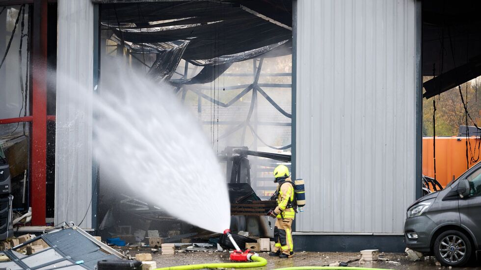 Am Vormittag hatten die Einsatzkräfte den Brand unter Kontrolle. Am Vormittag hatten die Einsatzkräfte den Brand unter Kontrolle.