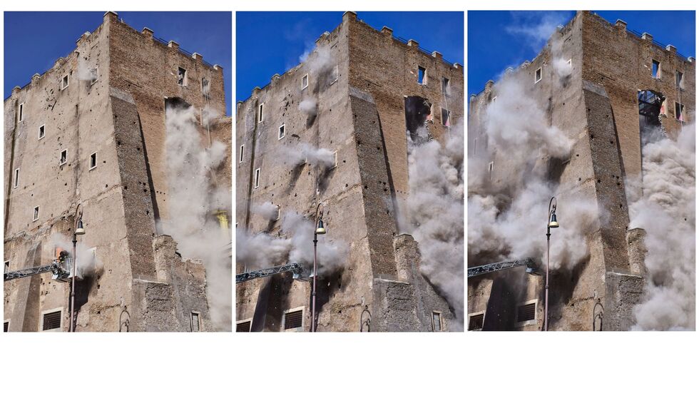 Mehrere Bauarbeiter wurden unter den Trümmern verschüttet. Mehrere Bauarbeiter wurden unter den Trümmern verschüttet.