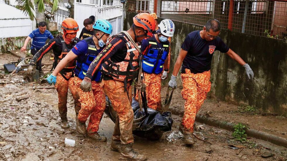 Mindestens drei Menschen sind durch «Kalmaegi» ums Leben gekommen. Mindestens drei Menschen sind durch «Kalmaegi» ums Leben gekommen.