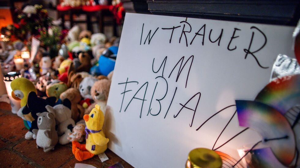 Nach dem gewaltsamen Tod des achtjährigen Fabian aus Güstrow wurde eine Tatverdächtige in Haft genommen. (Symbolbild) Nach dem gewaltsamen Tod des achtjährigen Fabian aus Güstrow wurde eine Tatverdächtige in Haft genommen. (Symbolbild)