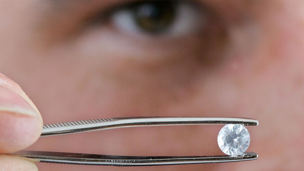 In zwei Bundesländern ist es erlaubt, einen Teil der Totenasche zu einem Diamanten zu verarbeiten. (Archivbild) In zwei Bundesländern ist es erlaubt, einen Teil der Totenasche zu einem Diamanten zu verarbeiten. (Archivbild)