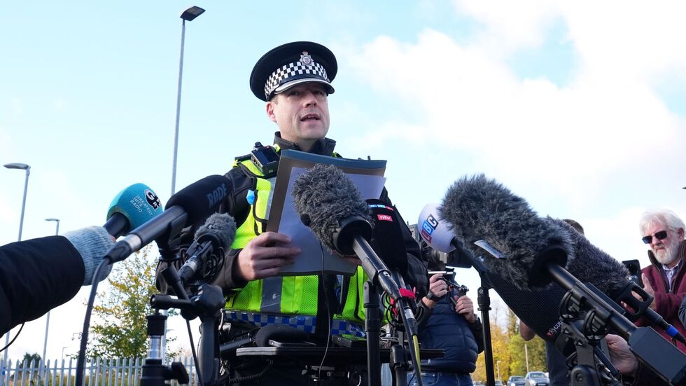 Superintendent John Loveless informiert über den neuen Ermittlungsstand. Superintendent John Loveless informiert über den neuen Ermittlungsstand.