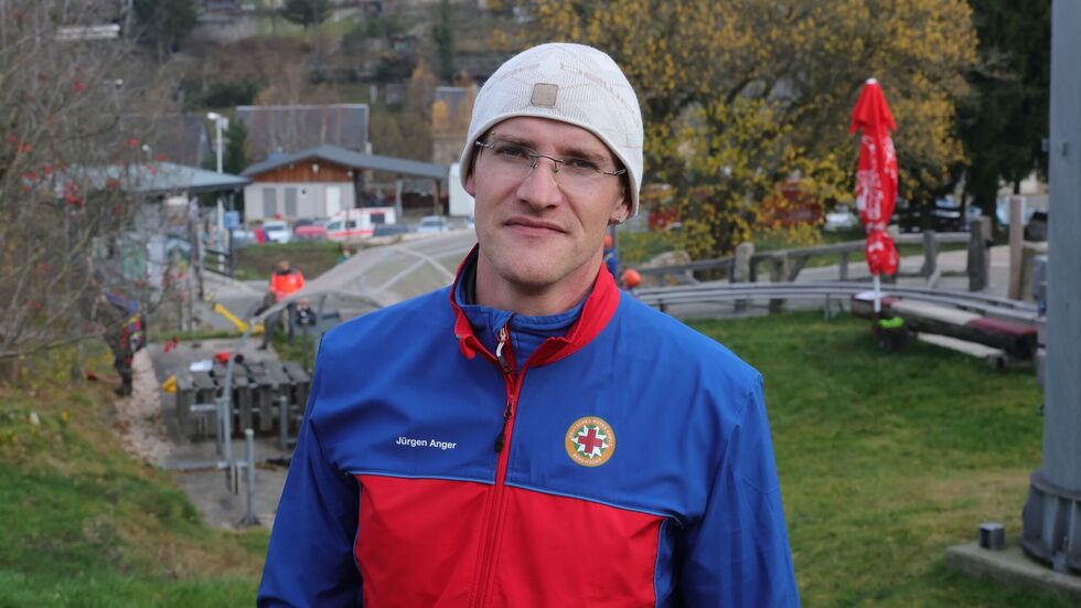 Die DRK-Bergwacht simuliert den Ausfall eines Skiliftes und die Rettung der Menschen. Die DRK-Bergwacht simuliert den Ausfall eines Skiliftes und die Rettung der Menschen.