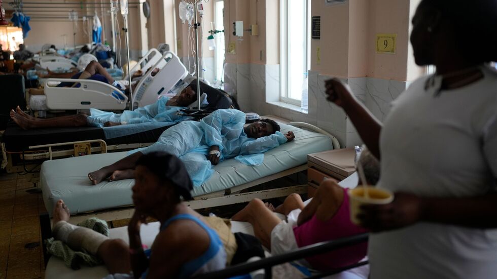 Viele Ärzte arbeiten seit Tagen ohne Pause. Viele Ärzte arbeiten seit Tagen ohne Pause.