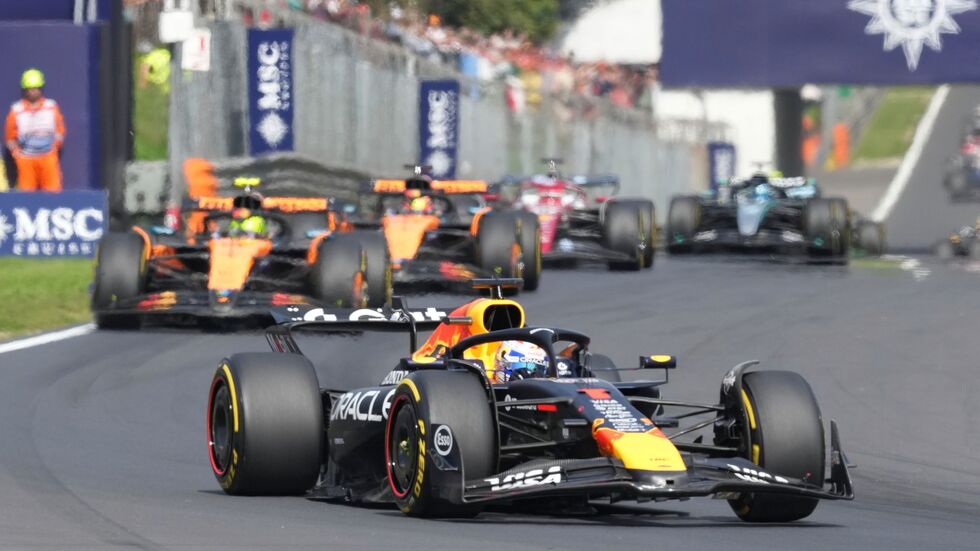 Nach seinem Manöver beim Start gab Verstappen kurz die Führung wieder her. 
