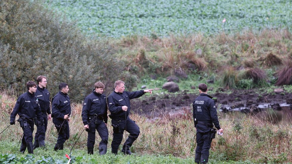 Die Obduktion des bei Güstrow gefundenen toten Kindes hat gezeigt: Es ist einer Gewalttat zum Opfer gefallen. Die Obduktion des bei Güstrow gefundenen toten Kindes hat gezeigt: Es ist einer Gewalttat zum Opfer gefallen.