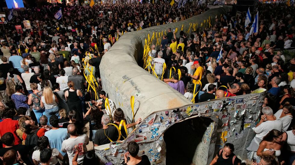 Nach Angaben der Organisation der Angehörigen von Geiseln demonstrierten in Tel Aviv rund 120.000 Menschen für die Freilassung der Entführten und einen Friedensschluss.