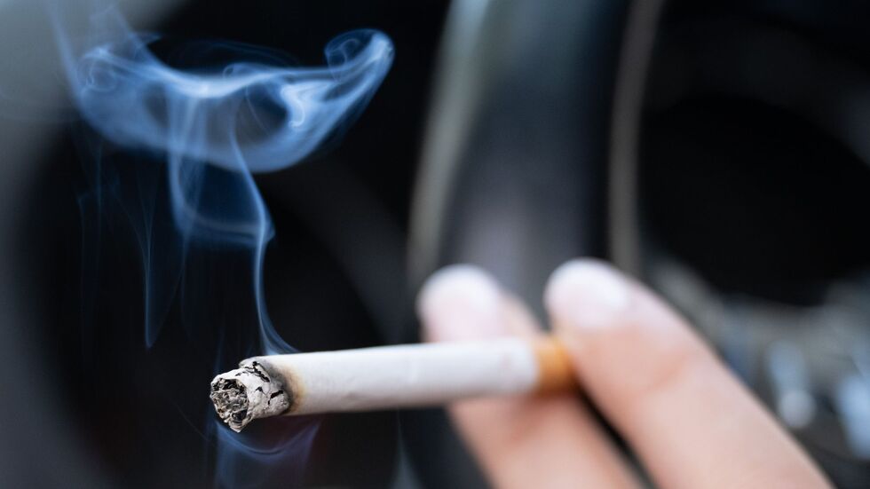 Der Griff zur Zigarette wird zwar seltener, aber es gibt laut WHO neue gefährliche Trends. (Archivbild)