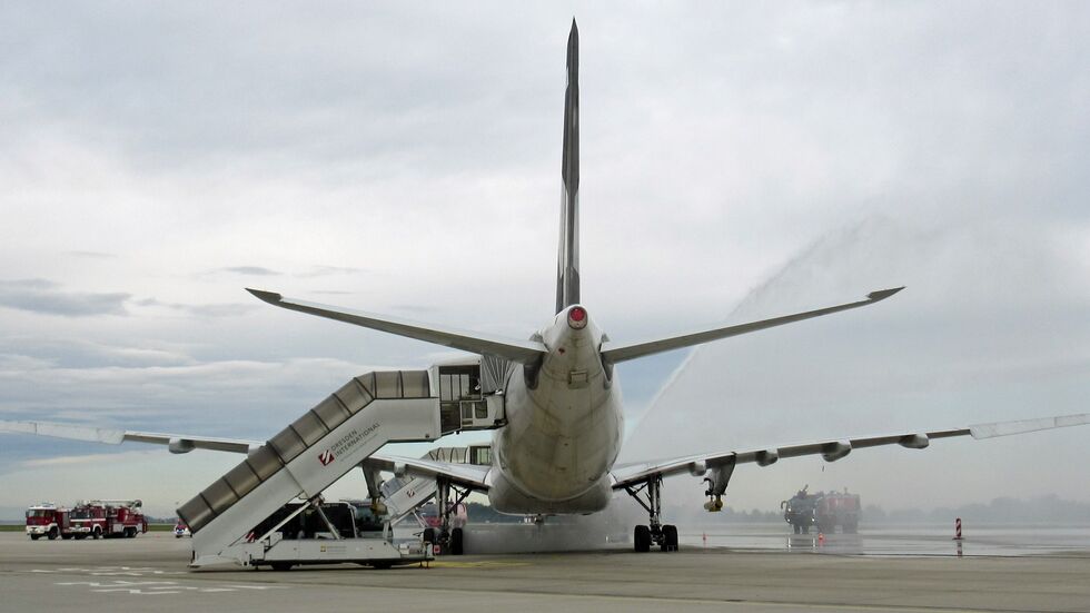 Hunderte Feuer­wehr­leute und Rettungs­kräfte proben den Ernst­fall. (Fotos: Flughafen Dresden) Hunderte Feuerwehrleute und Rettungskräfte proben den Ernstfall. (Fotos: Flughafen Dresden)