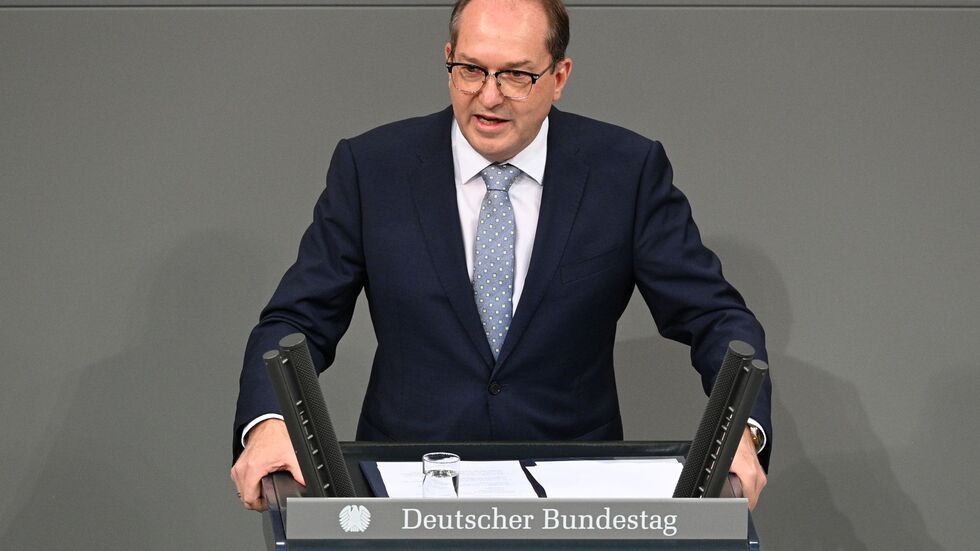 Innenminister Dobrindt warnt vor Anreizen für illegale Migration.