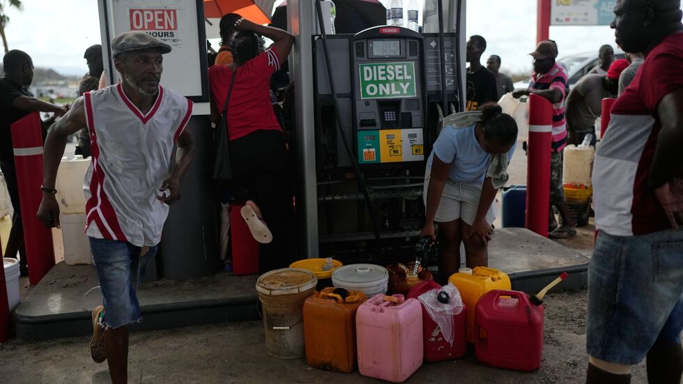 Einige Tankstellen auf Jamaika haben nur noch wenig Kraftstoff. Einige Tankstellen auf Jamaika haben nur noch wenig Kraftstoff.